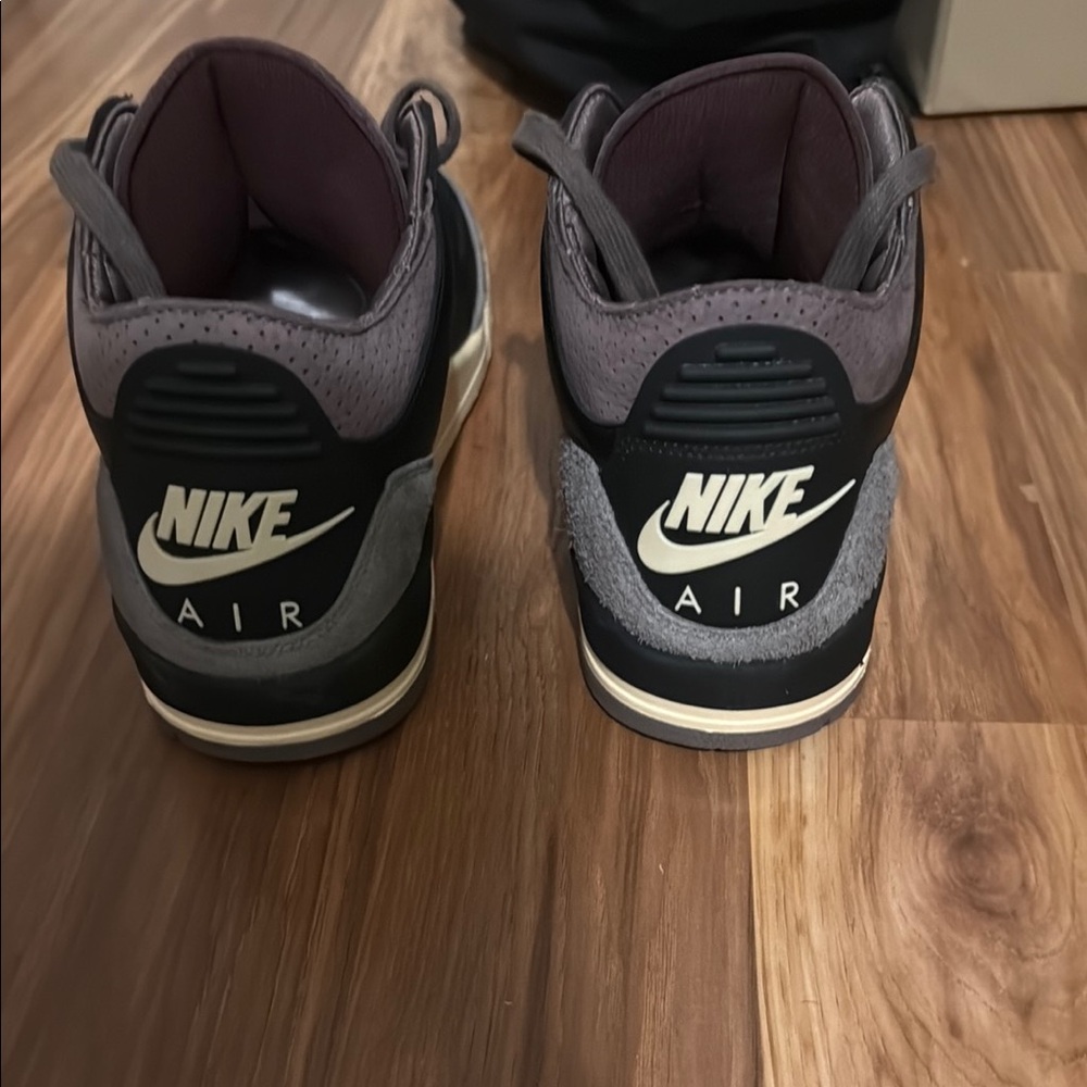 Jordan Men’s Black and Gray Leather Low-Top Sneakers - Picture 4 of 5